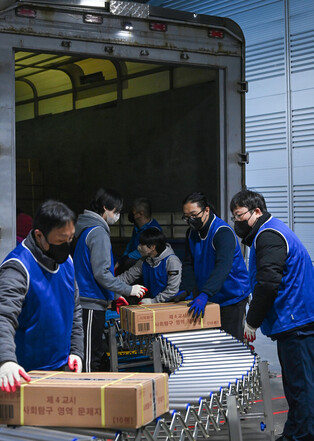 Shipment of test papers for college entrance exam