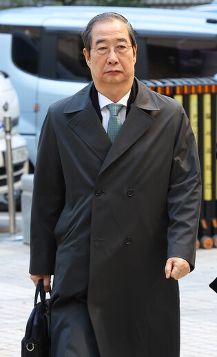 Ex-PM attends hearing of trial over Yoon's insurrection charges