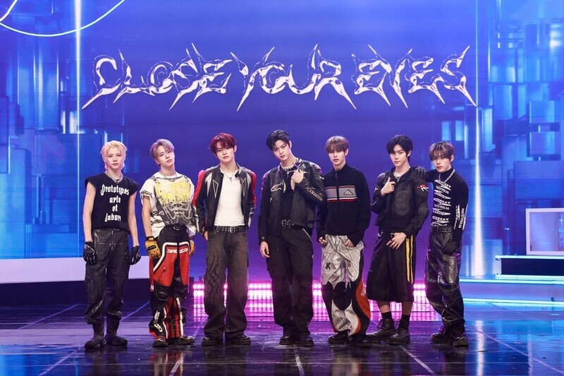 클로즈 유어 아이즈 "