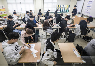 College entrance exam starts in S. Korea
