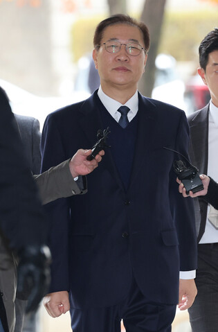 Court to decide on warrant for ex-justice minister