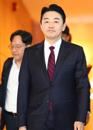 Lee's chief of staff departs for UAE for talks on economic ties