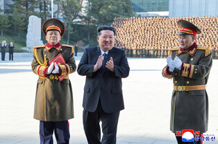 N.K. leader visits public security ministry