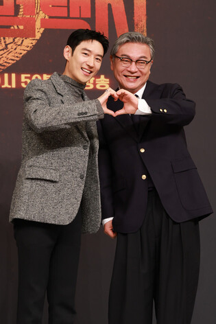 S. Korean actors Lee Jae-hoon and Kim Eui-sung