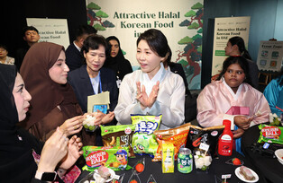 S. Korean first lady in Abu Dhabi