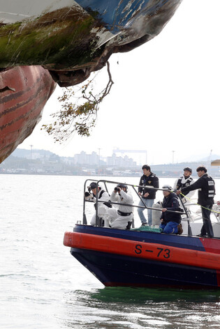 Ferry passengers rescued off S. Korea's southwestern coast