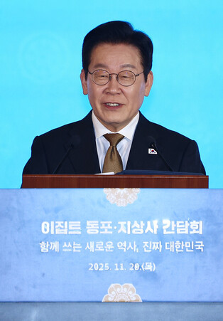 Lee meets S. Korean residents in Cairo