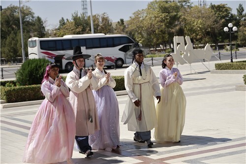 Foreign gukak band Sound Trek spreads love through 