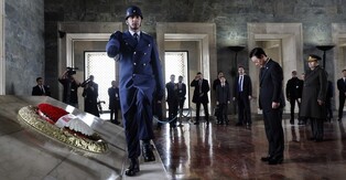 Lee pays tribute to nat'l founder of Turkey