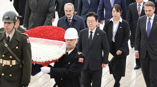 Lee pays tribute to nat'l founder of Turkey