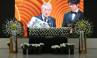 Public memorial altar