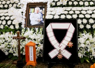 Tributes pour in for late actor Lee Soon-jae for second day