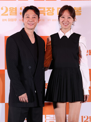 S. Korean actor Kim Dong-wook and actress Gong Hyo-jin