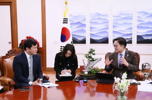 Meeting with acting U.S. ambassador