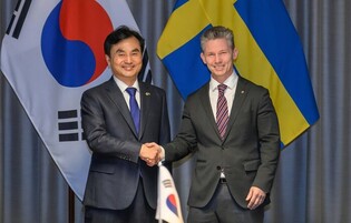 Defense chiefs of S. Korea, Sweden meet