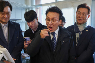 PM Kim visits bakery street