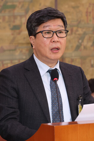 State-run arts university's chief at parliamentary session