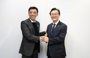 S. Korean oceans minister in London