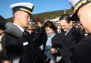 Samsung Electronics chair's son commissioned as Navy officer