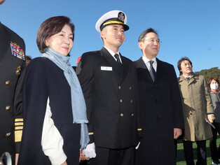 Samsung Electronics chair's son commissioned as Navy officer
