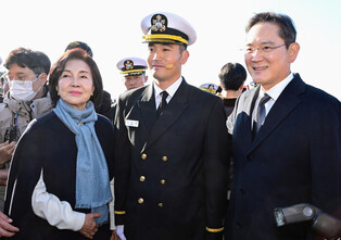 Samsung Electronics chair's son commissioned as Navy officer
