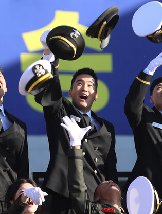 Samsung Electronics chair's son commissioned as Navy officer