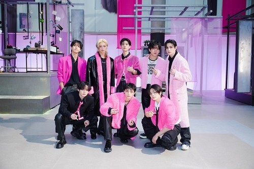 (2nd LD) Stray Kids scores 8th No. 1 album on Billboard 200 with 