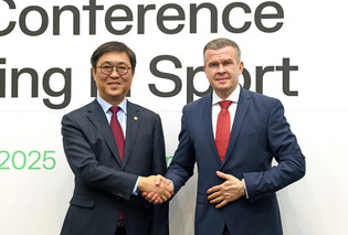 Sports minister meets anti-doping chief