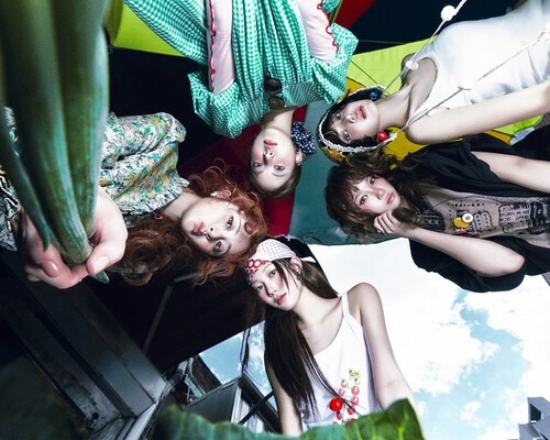 LE SSERAFIM, singers from 