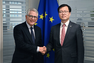 Trade minister meets EU tax official