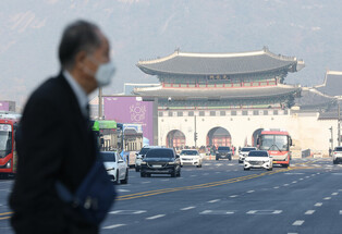 Fine dust blankets downtown Seoul