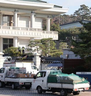 Relocation to Cheong Wa Dae