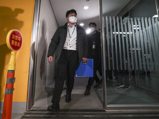 Police raid Coupang headquarters