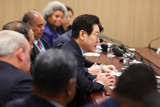 Meeting with Pacific island FMs