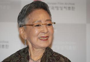 Veteran actress dies