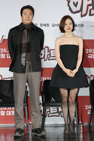 S. Korean actress Moon Chae-won and actor Kwon Sang-woo