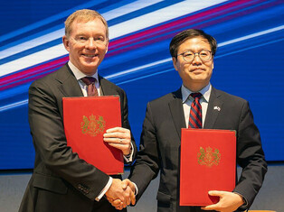S. Korea, Britain sign upgraded FTA deal