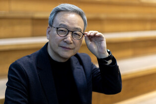 S. Korean poet Jung Ho-seung