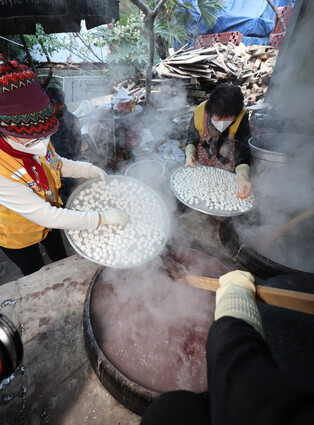Making of traditional Korean red bean porridge