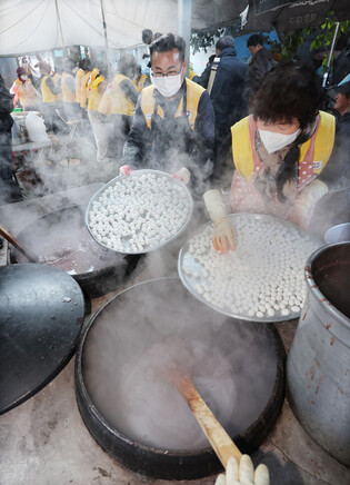 Making of traditional Korean red bean porridge