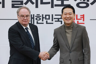 Opposition party's leader meets Australian envoy