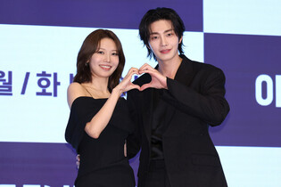 S. Korean actor Kim Jae-young and actress Choi Soo-young