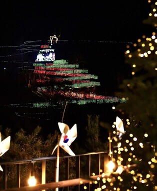 Christmas tree lighting