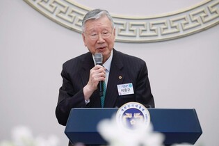 Lee meets representatives of senior citizens' body