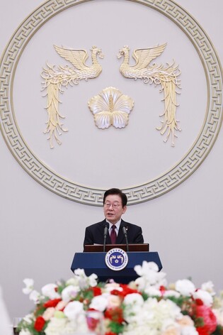 Lee meets representatives of senior citizens' body