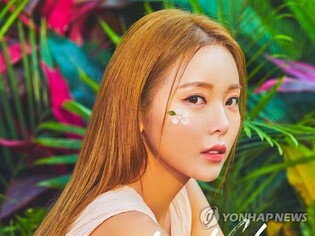 Hong Jin-young denies close ties with alleged illegal medical provider