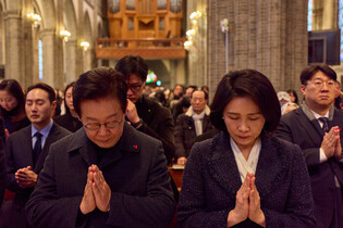 Lee, first lady attend Christmas Mass