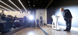 KT CEO apologizes over data breach