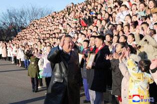 N. Korean leader meets schoolchildren
