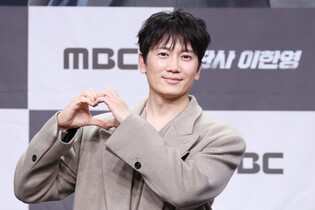 S. Korean actor Ji Sung